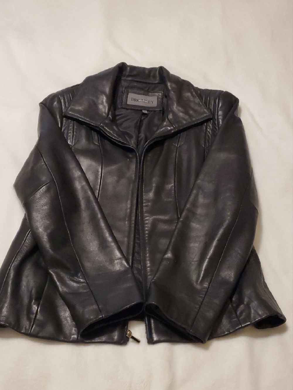 Bromley Sheen Soft Leather Zip-Front Women's Jacket in Black - Picture 9 of 15